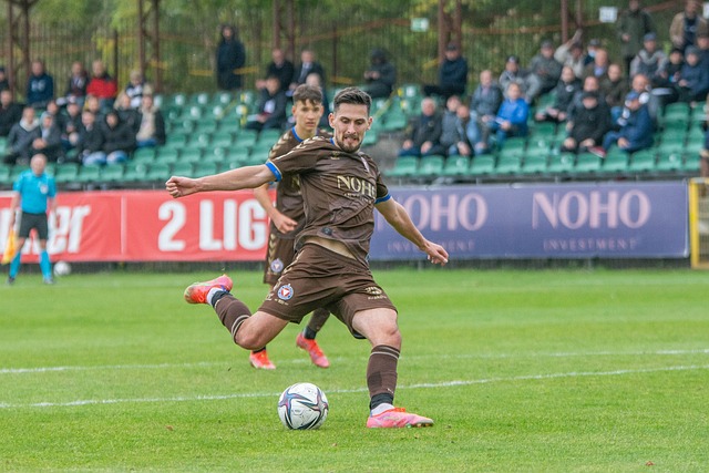 波兰主帅：要帮扎莱夫斯基找回状态；我觉得莱万还没决定未来